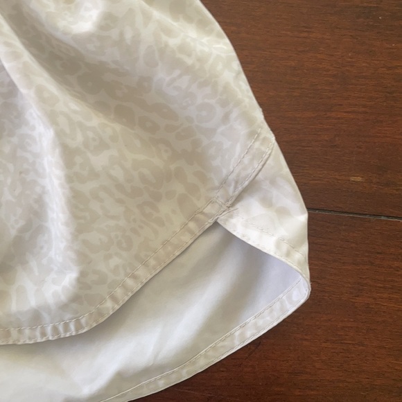 Old Navy white cheetah print shorts - Picture 3 of 4